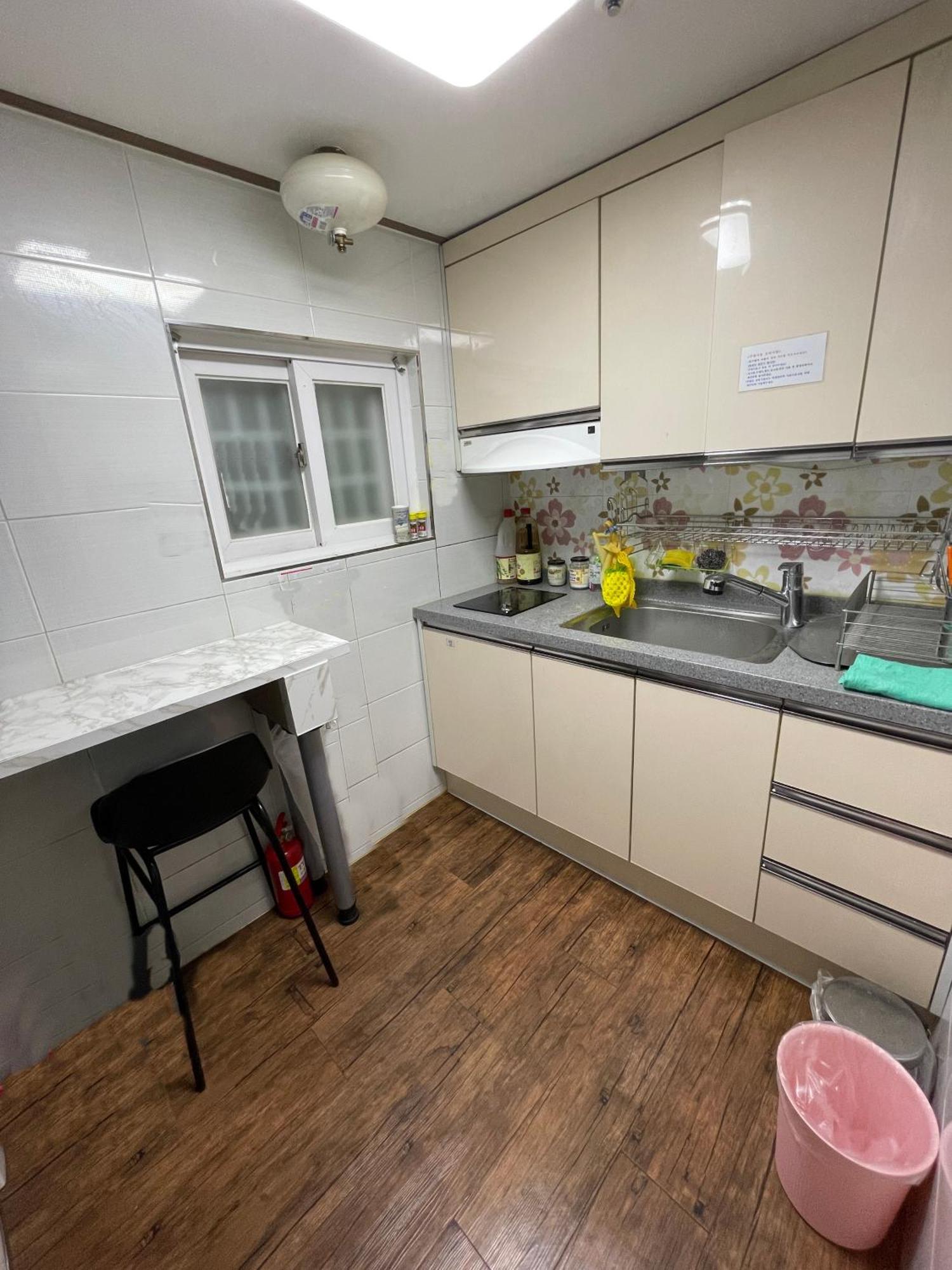 Apgujeong Home Seoul Exterior photo